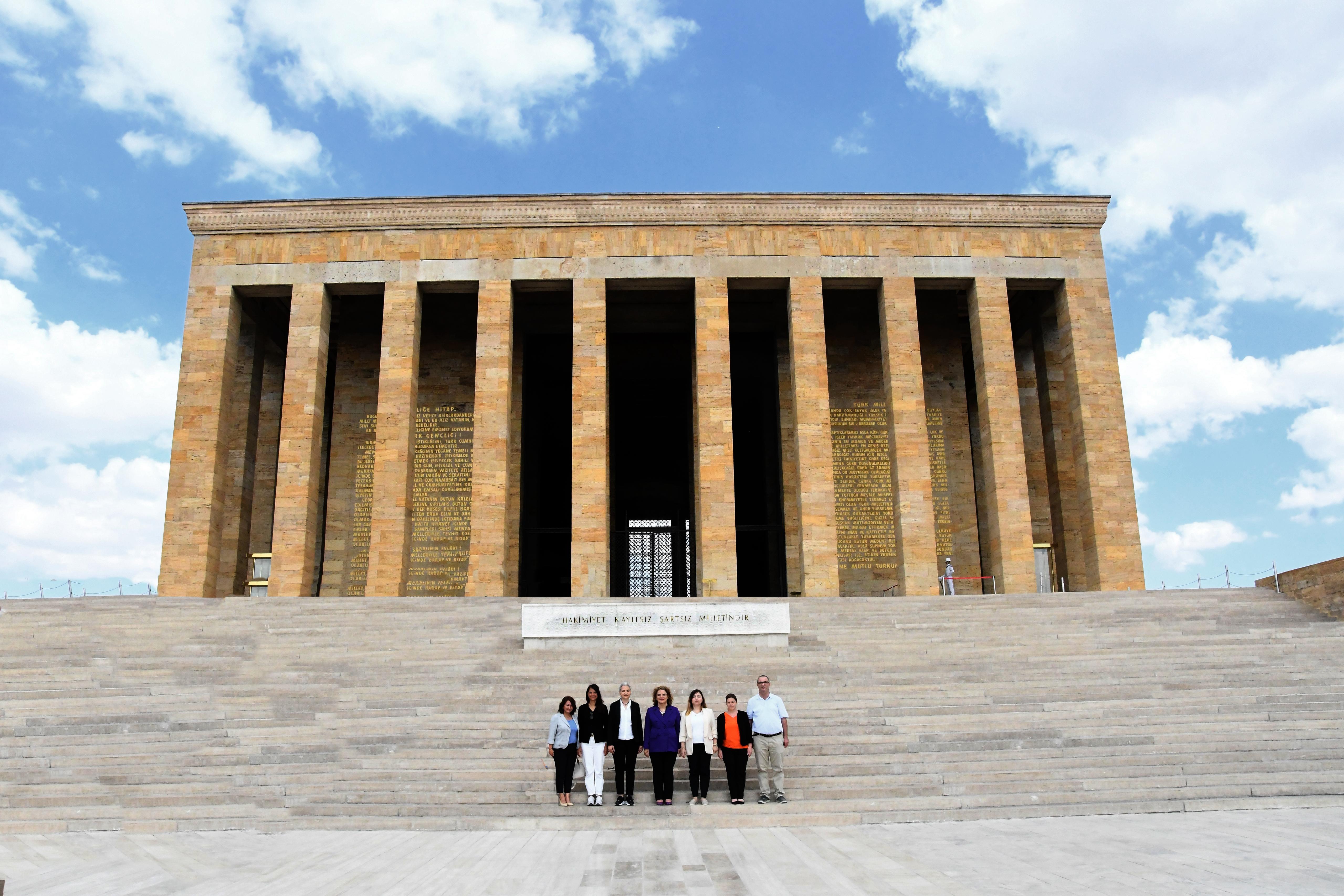 Türk Hastane İnfeksiyonları ve Kontrolü Derneği’nin yeni yönetim kurulu, göreve başlamasının ardından Anıtkabir ziyareti.
