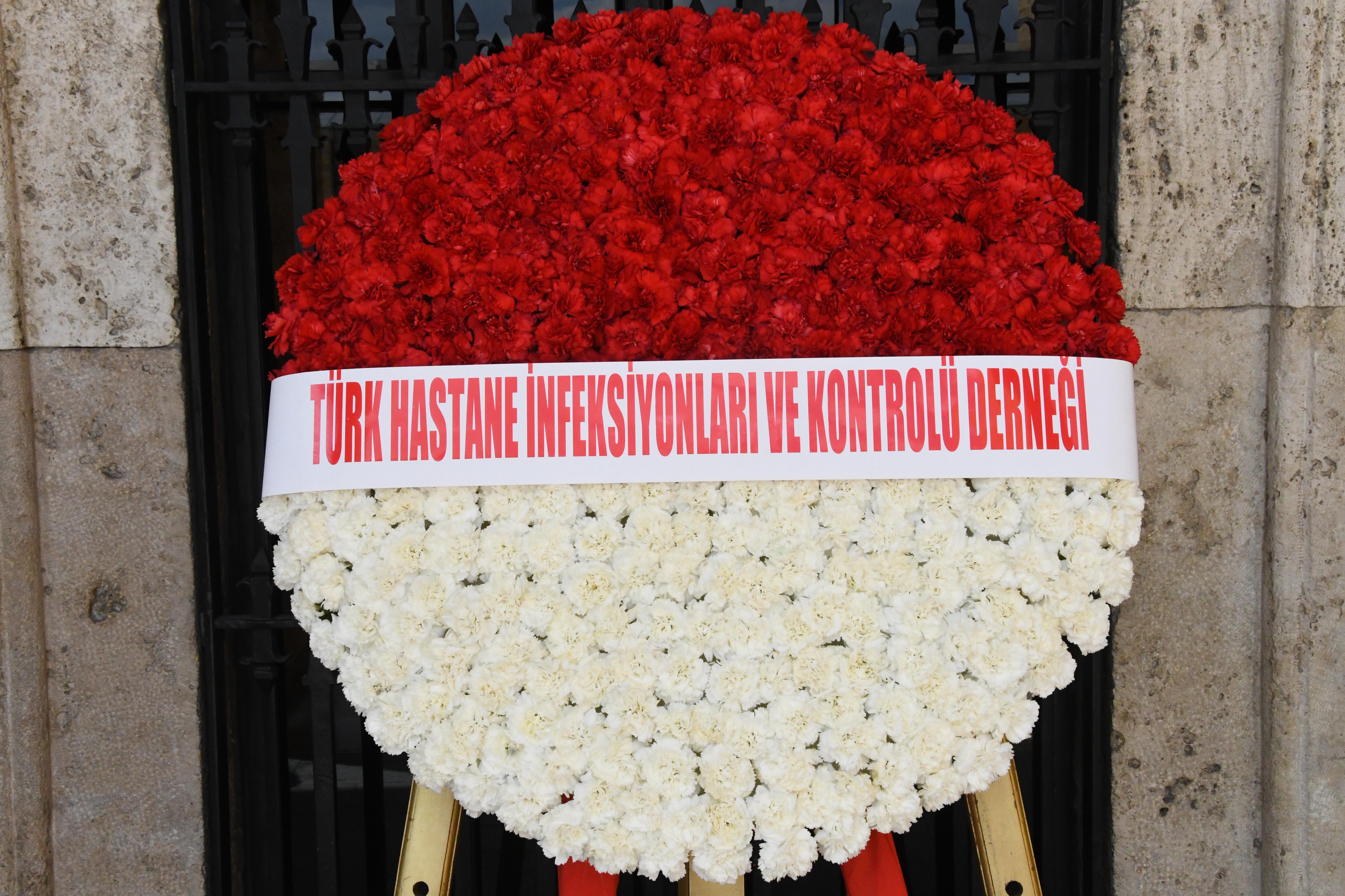 Türk Hastane İnfeksiyonları ve Kontrolü Derneği’nin yeni yönetim kurulu, göreve başlamasının ardından Anıtkabir ziyareti.