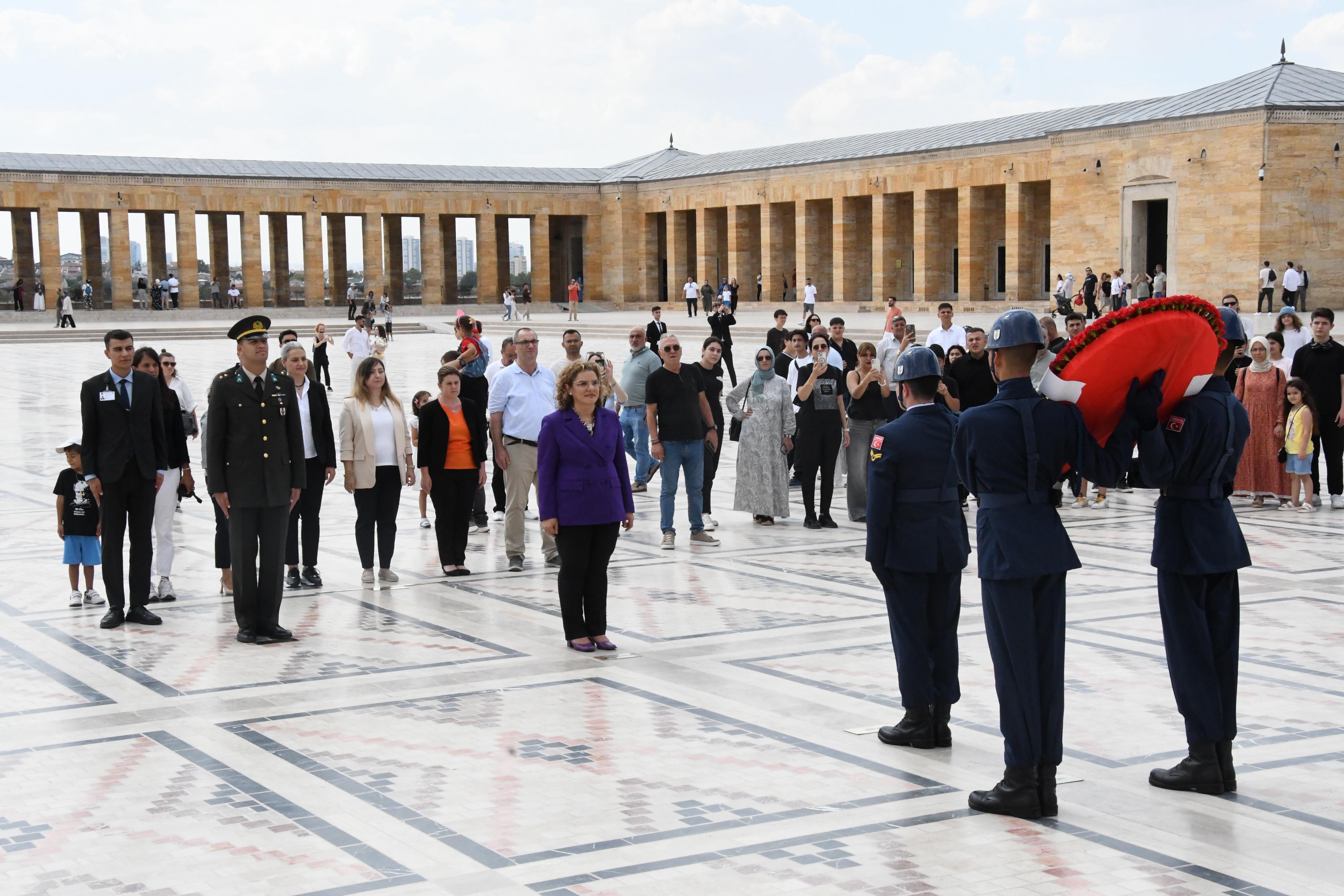 Türk Hastane İnfeksiyonları ve Kontrolü Derneği’nin yeni yönetim kurulu, göreve başlamasının ardından Anıtkabir ziyareti.